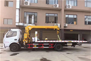 泸溪附近汽车轮胎更换